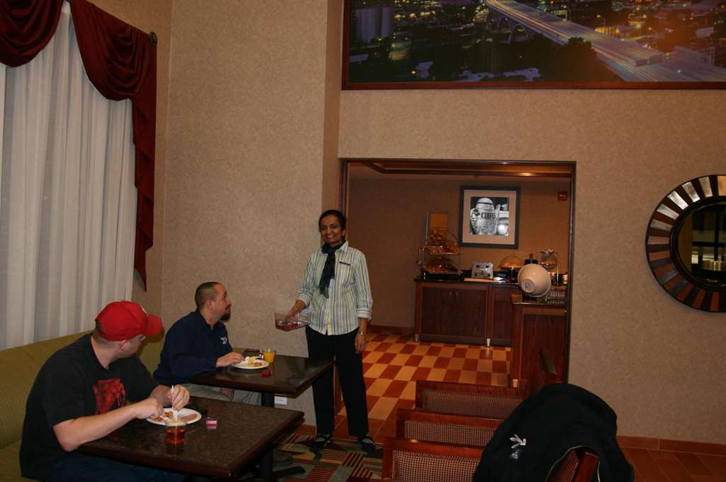 Hampton Inn & Suites Cleveland-Mentor Restaurant foto